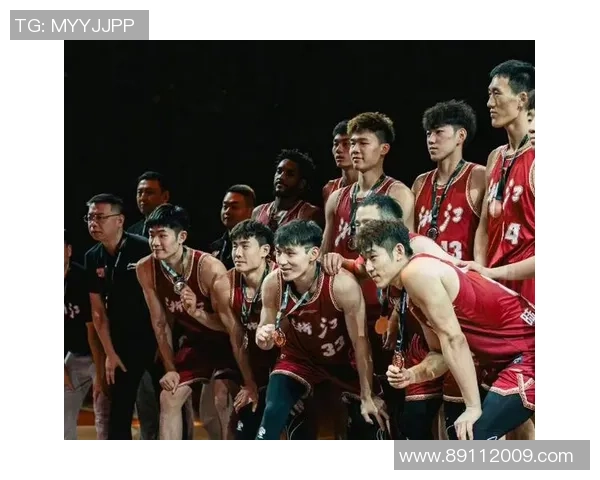 重庆羽毛球队在洲际杯积分榜上以52分稳居第一位置展现强劲实力